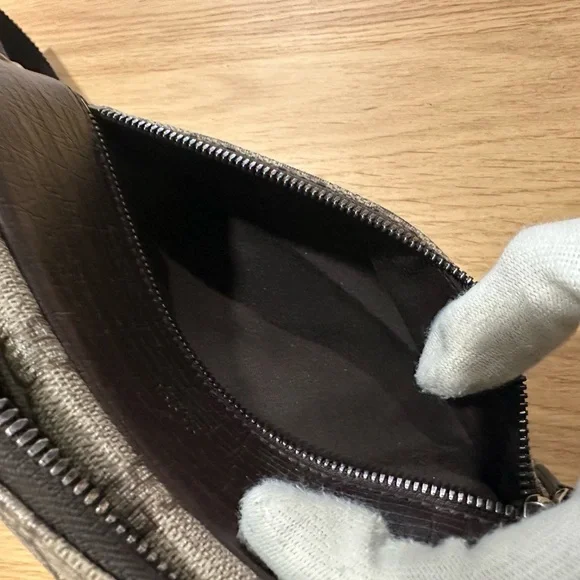 Gucci Crossbody Bag - Picture 7 of 16